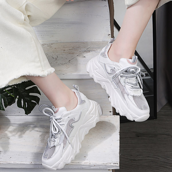 Baltas ikdienas sieviešu kedas ar augstām zolēm