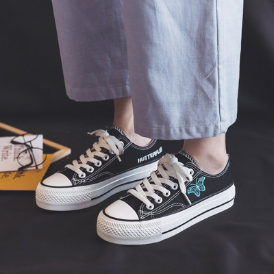 Ikdienas sieviešu kedas ar tauriņu izšuvumu - no auduma