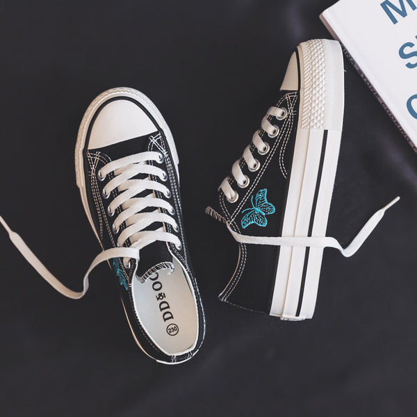 Ikdienas sieviešu kedas ar tauriņu izšuvumu - no auduma