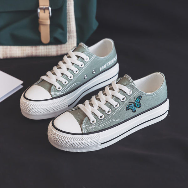 Ikdienas sieviešu kedas ar tauriņu izšuvumu - no auduma