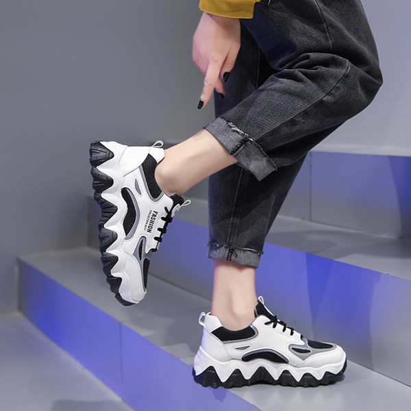 Jauns pavasara kedu modelis sievietēm ar saitēm un raupju zoli