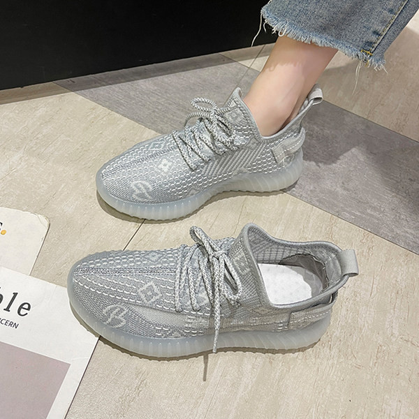 Model nou de adidași de primăvară-vară din material plasă