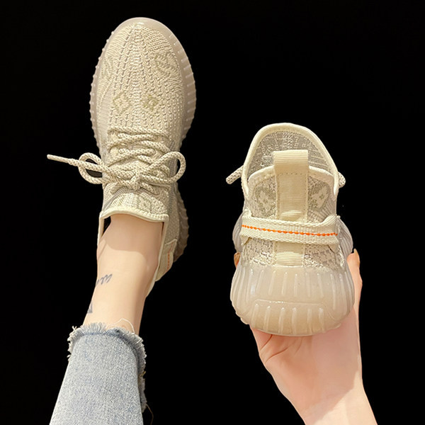 Model nou de adidași de primăvară-vară din material plasă