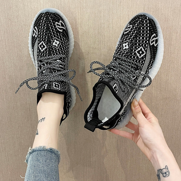 Model nou de adidași de primăvară-vară din material plasă