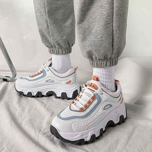 Adidași de primăvară pentru sport și viața de zi cu zi din piele ecologică