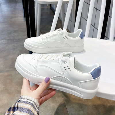 Jauns sieviešu kedu modelis no mākslīgās ādas ar plakanu zoli