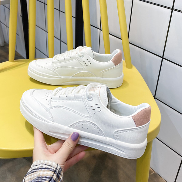 Jauns sieviešu kedu modelis no mākslīgās ādas ar plakanu zoli