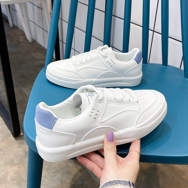 Jauns sieviešu kedu modelis no mākslīgās ādas ar plakanu zoli