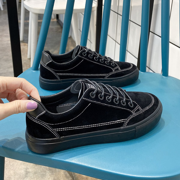 Jauns sieviešu kedu modelis ar plakanu zoli divās krāsās