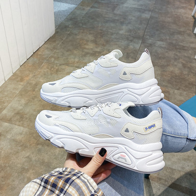 Jauns sieviešu sporta apavu modelis ar raupju zoli