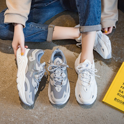 Jauns sieviešu sporta apavu modelis ar raupju zoli