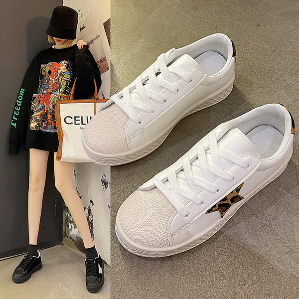 Tenisi moderni din piele cu sireturi - potriviti pentru primavara