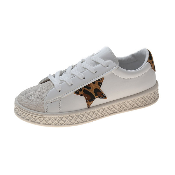 Tenisi moderni din piele cu sireturi - potriviti pentru primavara