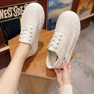 Sieviešu audekla kedas ar mežģīnēm un plakanu zoli