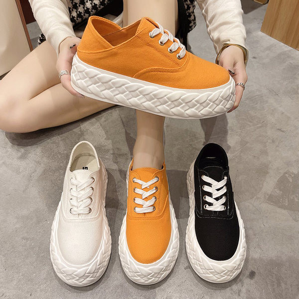 Sieviešu audekla kedas ar mežģīnēm un plakanu zoli