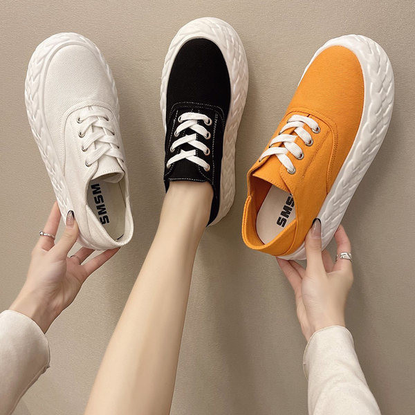 Sieviešu audekla kedas ar mežģīnēm un plakanu zoli