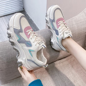 Adidași de primăvară din piele ecologică și material textil - un model nou