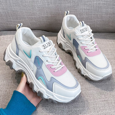 Adidași de primăvară din piele ecologică și material textil - un model nou