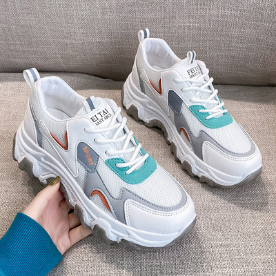 Adidași de primăvară din piele ecologică și material textil - un model nou