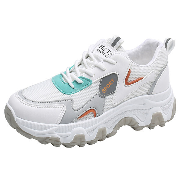 Adidași de primăvară din piele ecologică și material textil - un model nou