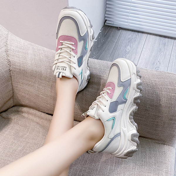 Adidași de primăvară din piele ecologică și material textil - un model nou