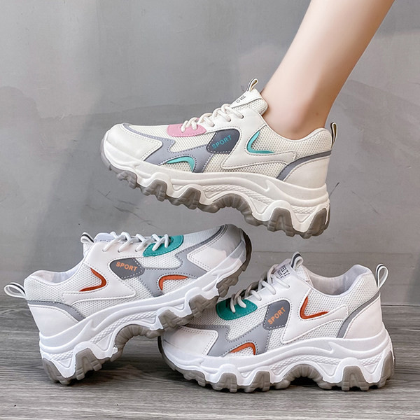 Adidași de primăvară din piele ecologică și material textil - un model nou