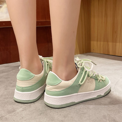 Sieviešu elpojošas kedas ar mežģīnēm un plakanu zoli