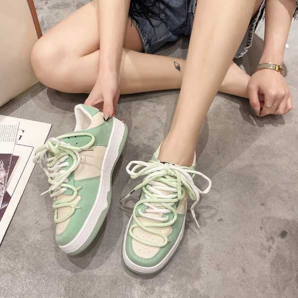 Sieviešu elpojošas kedas ar mežģīnēm un plakanu zoli