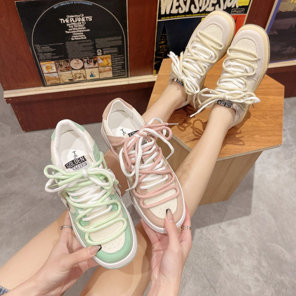 Sieviešu elpojošas kedas ar mežģīnēm un plakanu zoli