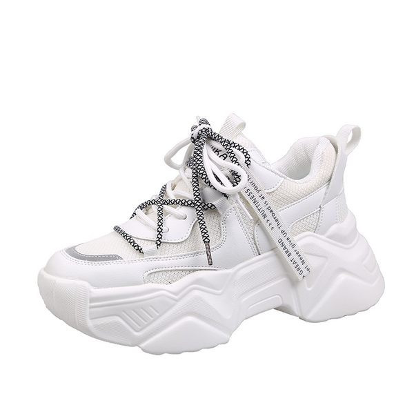 Jauns sieviešu kedu modelis ar augstām zolēm baltā un melnā krāsā