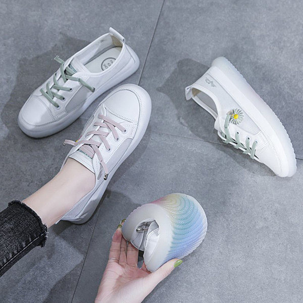 Vasaras sieviešu kedas ar saitēm un izšuvumiem