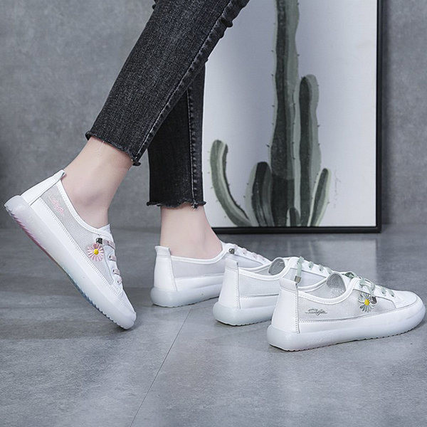 Vasaras sieviešu kedas ar saitēm un izšuvumiem