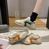 Sporta un ikdienas kedas ar raupju zoli un sietu