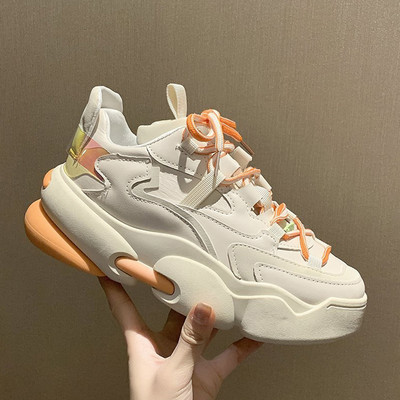 Modernas pavasara kedas ar raupju zoli - jauns modelis