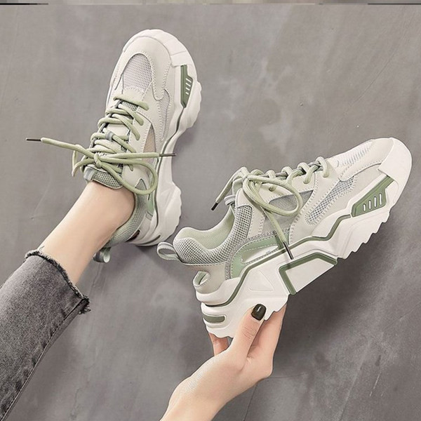 Sieviešu sporta kedas ar sietu un augstu zoli