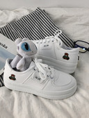 Sieviešu ādas kedas ar lācīša aplikāciju