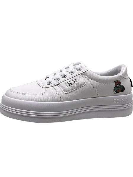 Sieviešu ādas kedas ar lācīša aplikāciju