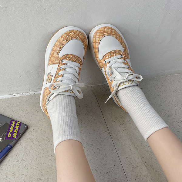 Ikdienas sieviešu kedas ar lācīša aplikāciju