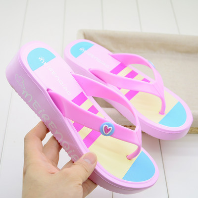 Șlapi antiderapante pentru damă cu inscripție