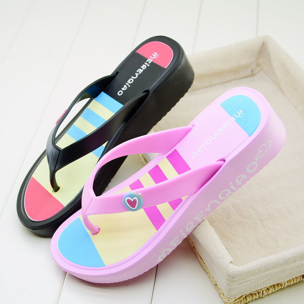 Șlapi antiderapante pentru damă cu inscripție