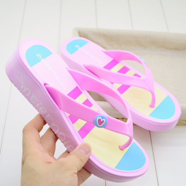 Șlapi antiderapante pentru damă cu inscripție