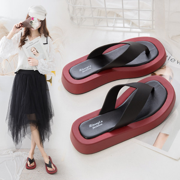 Ikdienas sieviešu čības ar ādas siksniņu starp pirkstiem