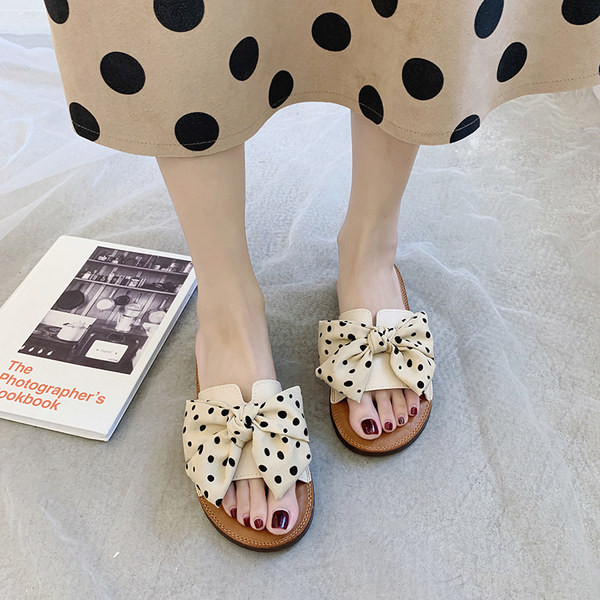 Sieviešu ikdienas čības ar lenti un plakanu zoli