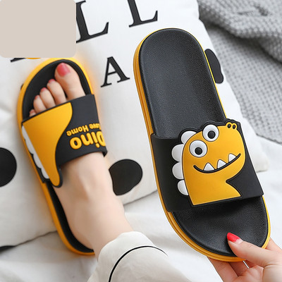 Papuci de dama cu talpa plate si aplicatii