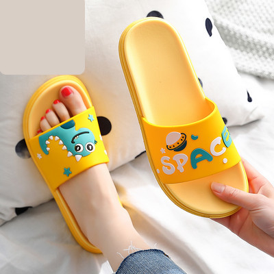 Papuci de dama cu talpa plate si aplicatii