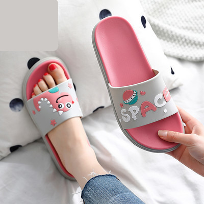 Papuci de dama cu talpa plate si aplicatii