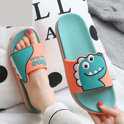 Papuci de dama cu talpa plate si aplicatii