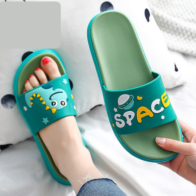 Papuci de dama cu talpa plate si aplicatii