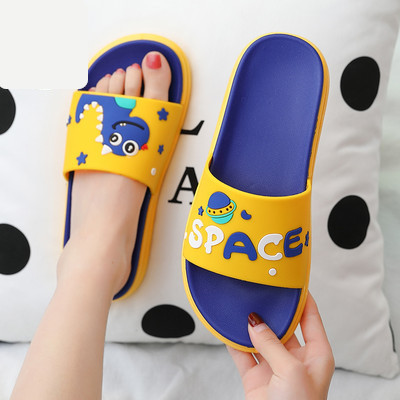 Papuci de dama cu talpa plate si aplicatii