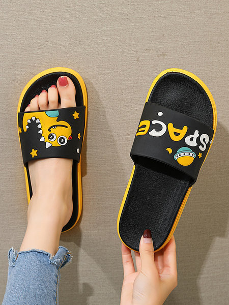 Papuci de dama cu talpa plate si aplicatii